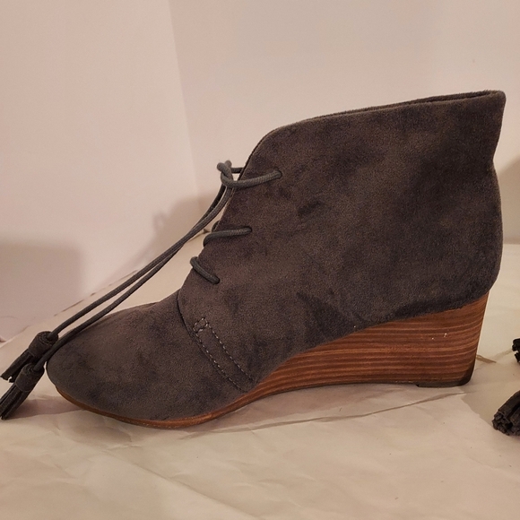 Dr. Scholl's Dakota Wedge Bootie in Gray in Size 8 M - Picture 3 of 11